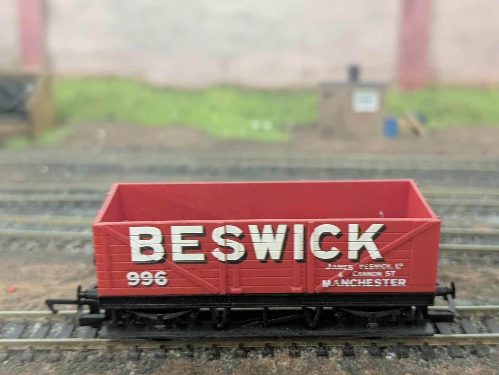 Hornby R1127 OO Gauge Freelance Long Wheelbase Wagon Beswick