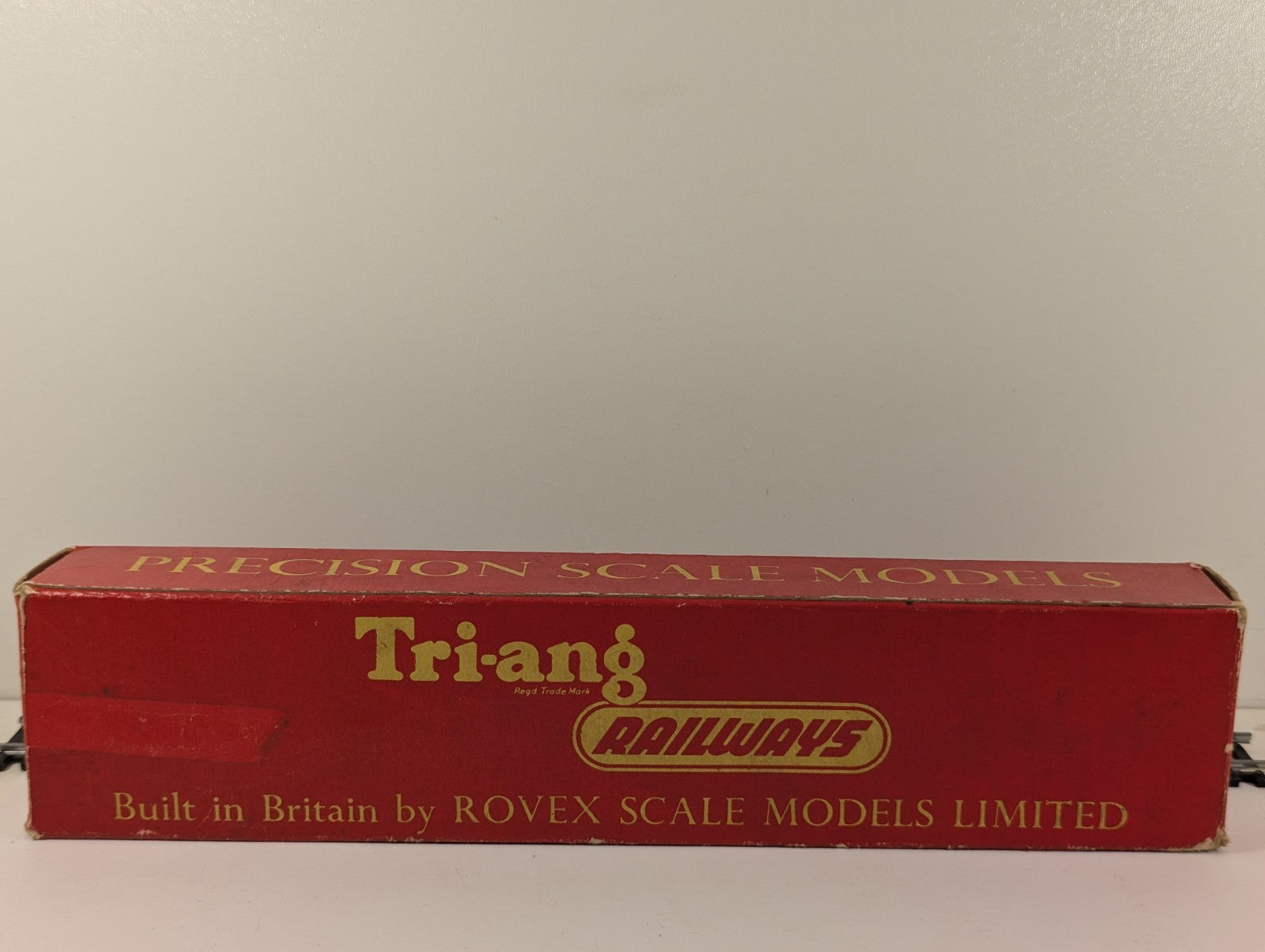 Tri-ang OO Gauge BR 1st&3rd Composite Coach Cream & Maroon - Boxed