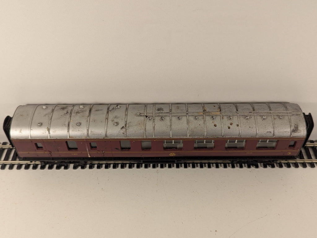 Hornby R475 OO Gauge LMS Brake 3rd Coach Crimson Lake