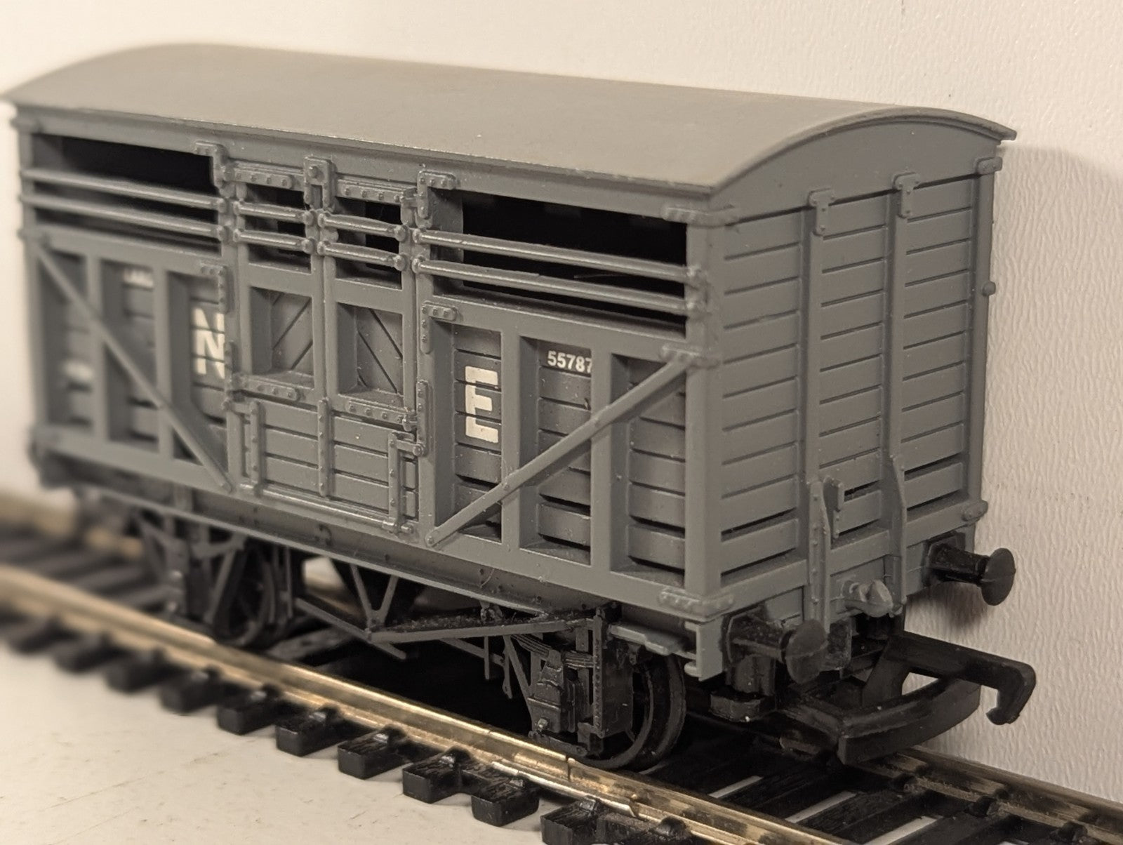 Bachmann OO Gauge LNER Large Cattle Wagon Goods Wagon 55787