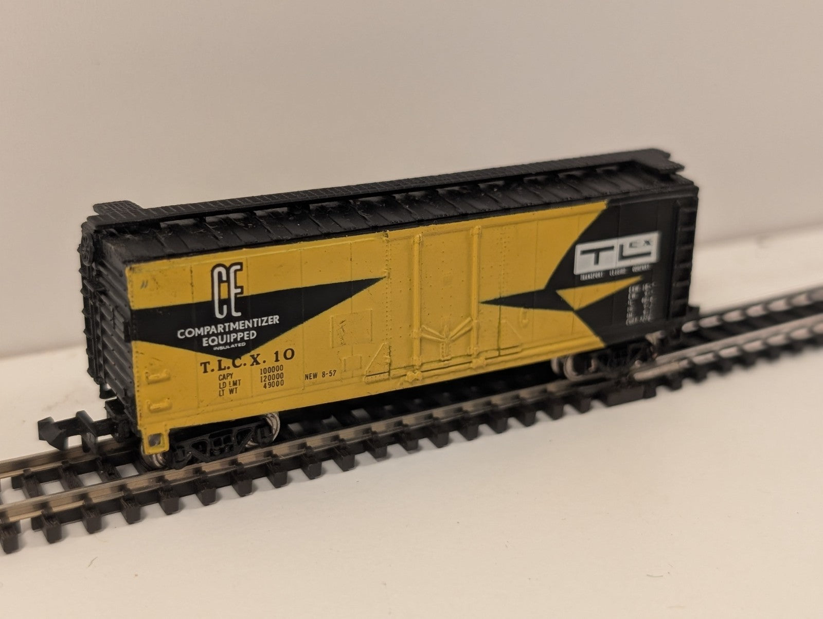 Bachmann 40' Boxcar “Transport Leasing Company (TLCX)” – N Gauge