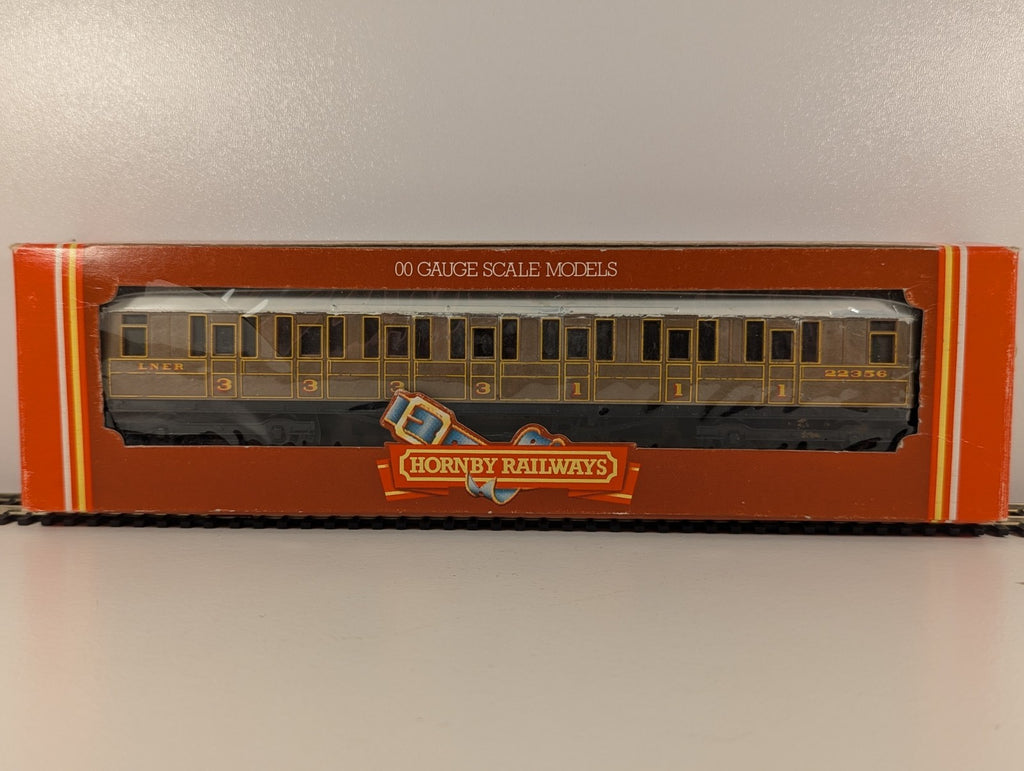 Hornby OO Gauge LNER Teak Composite Coach No. 22356 – Repainted Roof
