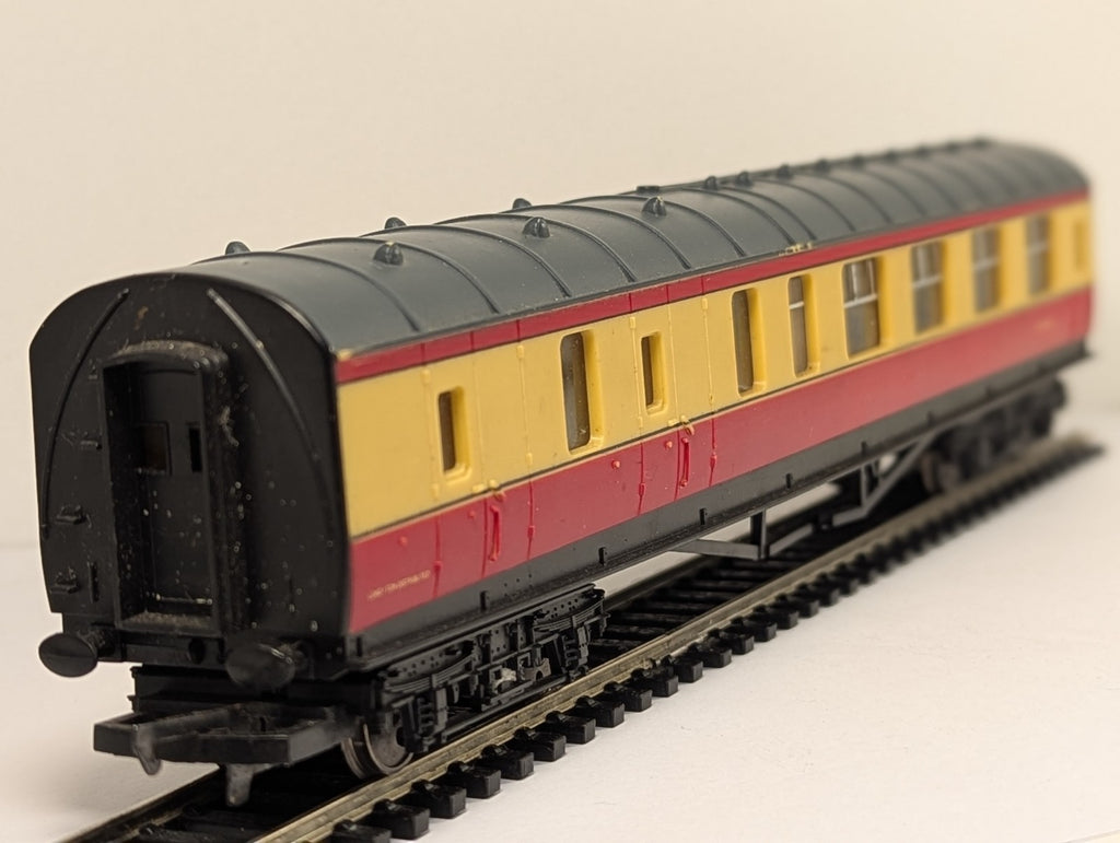 Hornby R438 OO Gauge BR Stanier Brake Coach