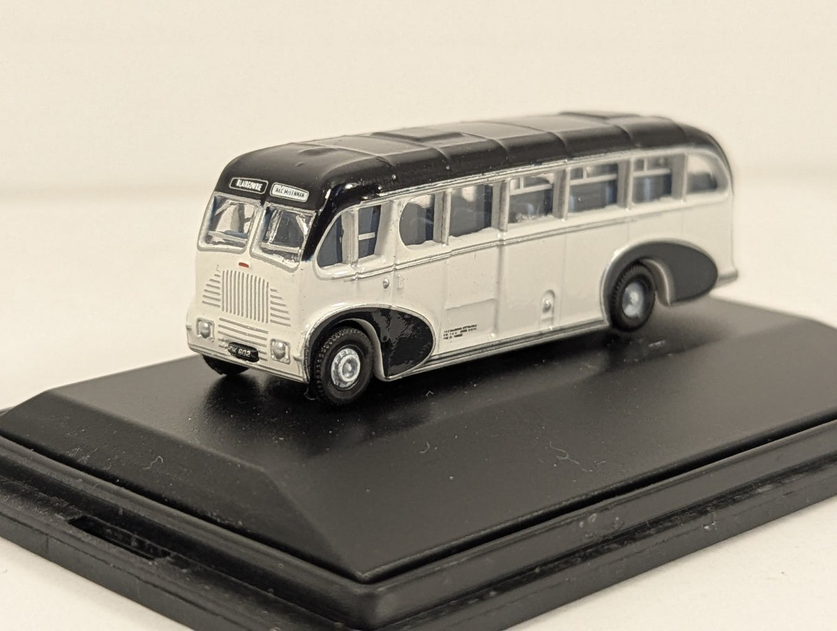 Oxford Diecast N Gauge Bedford OB Coach Bus HFW 802 A & C McLennan NBOB003