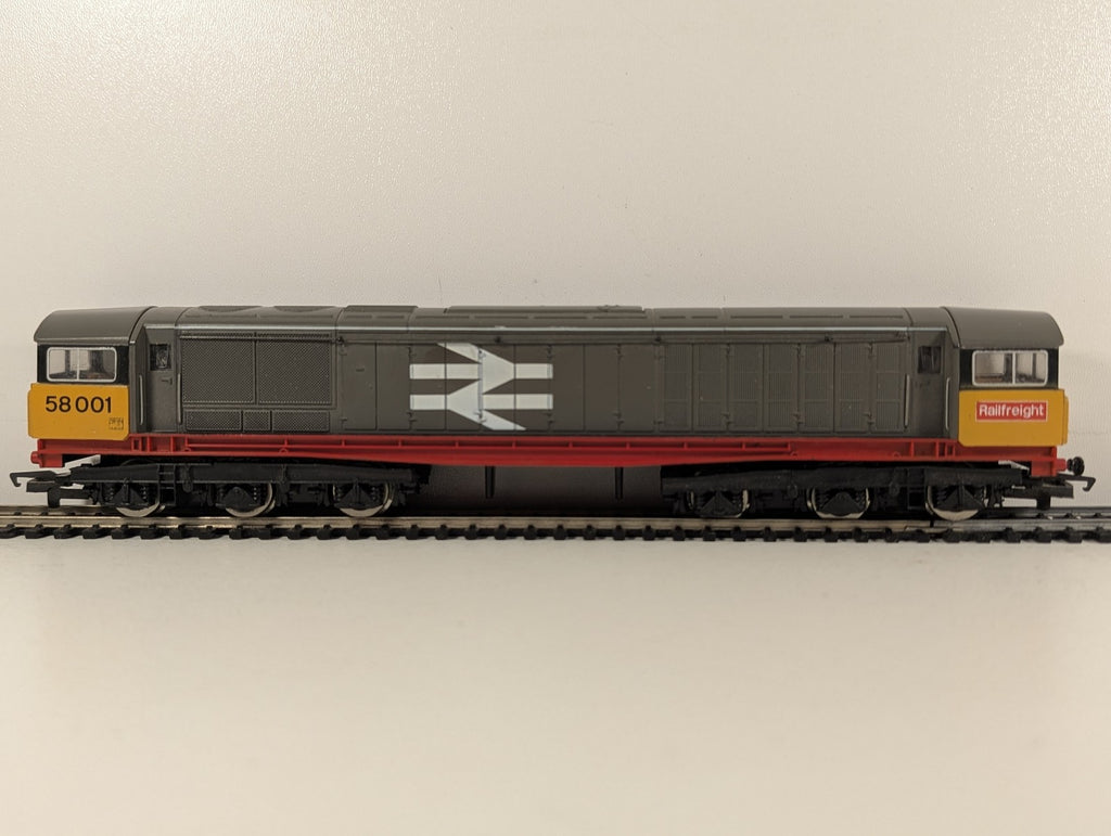 Hornby OO Gauge Class 58 Diesel Locomotive 58001 BR Railfreight Grey R250