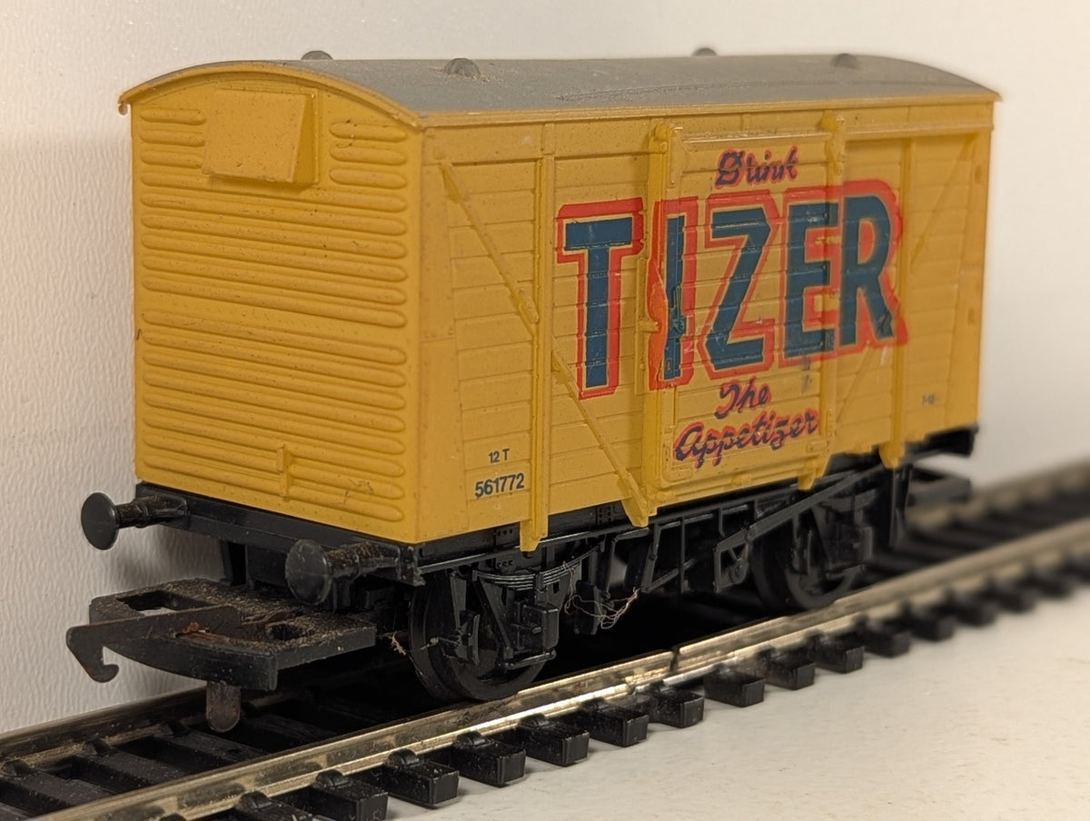 Airfix OO Gauge 12 Ton Box Van Goods Wagon 561772 Tizer Yellow 54378-7