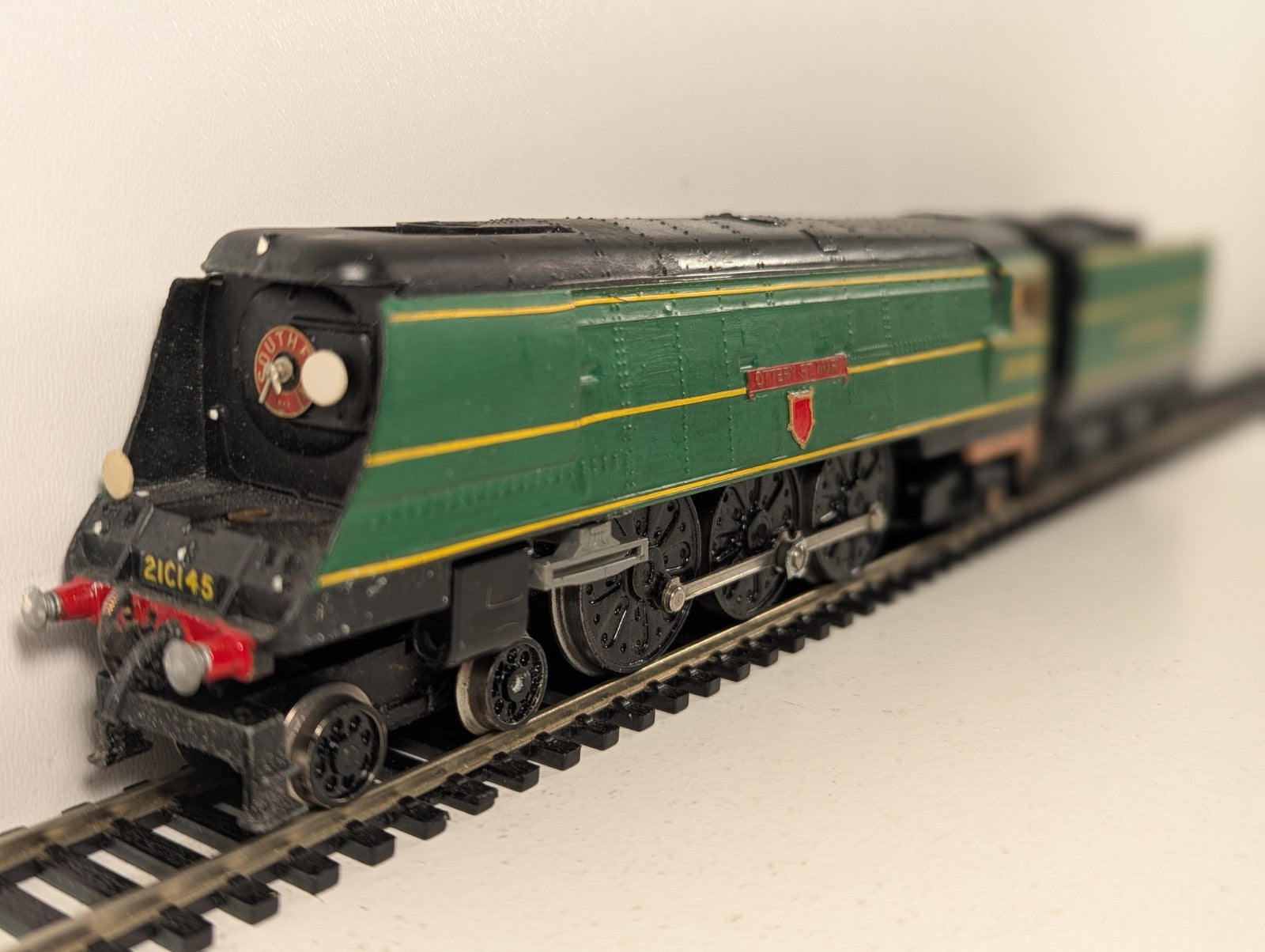 Wrenn OO Gauge Bulleid West Country Class 4-6-2 'Ottery St Mary'