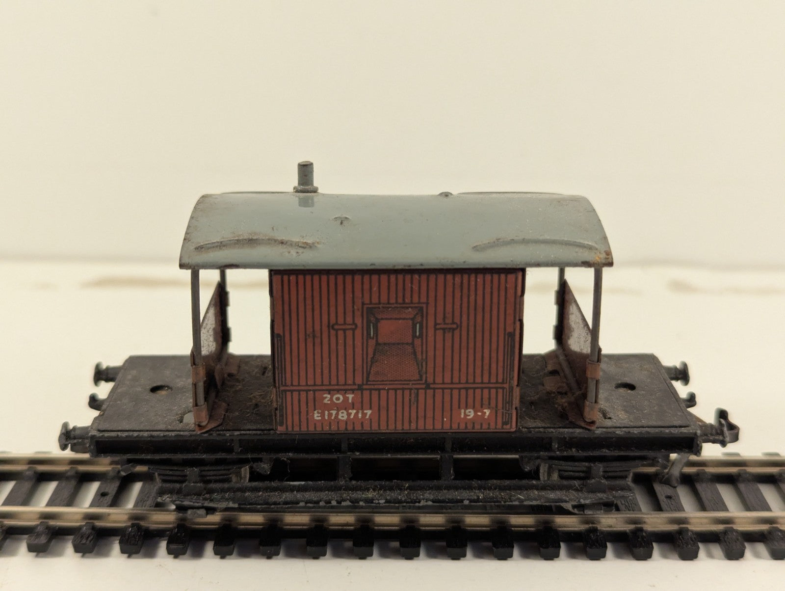 Hornby Dublo OO Gauge 20 Ton Brake Van