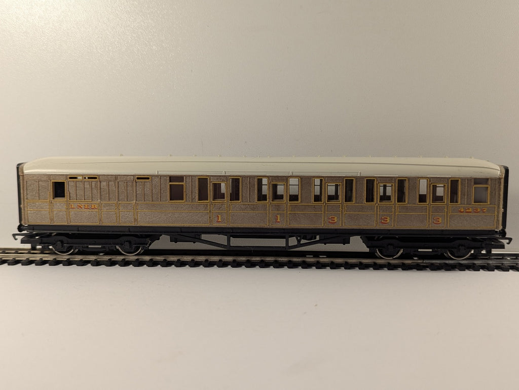 Hornby OO Gauge LNER Teak Brake Third Coach Passenger Coach 4237 R478