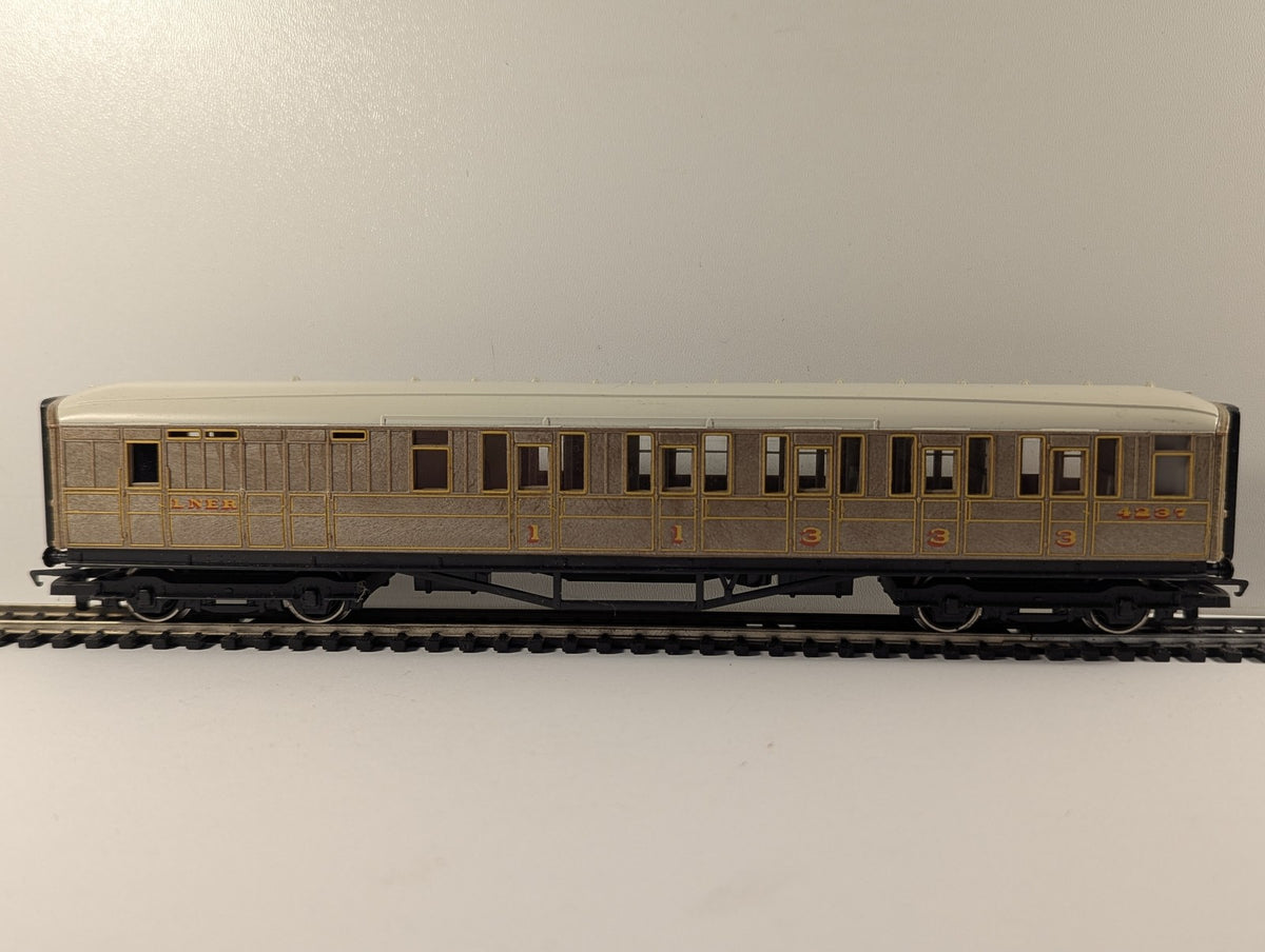 Hornby OO Gauge LNER Teak Brake Third Coach Passenger Coach 4237 R478
