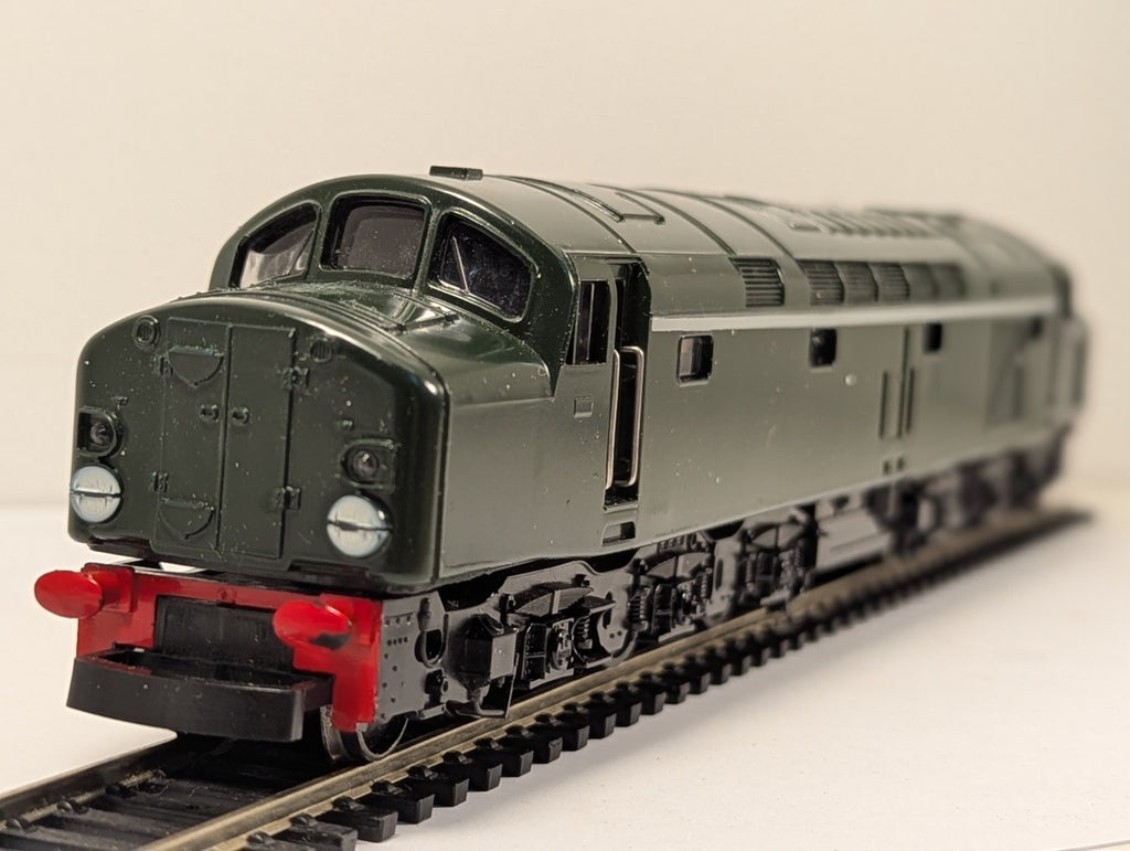 Jouef OO Gauge British Rail Class 40 Locomotive BR Green 8913