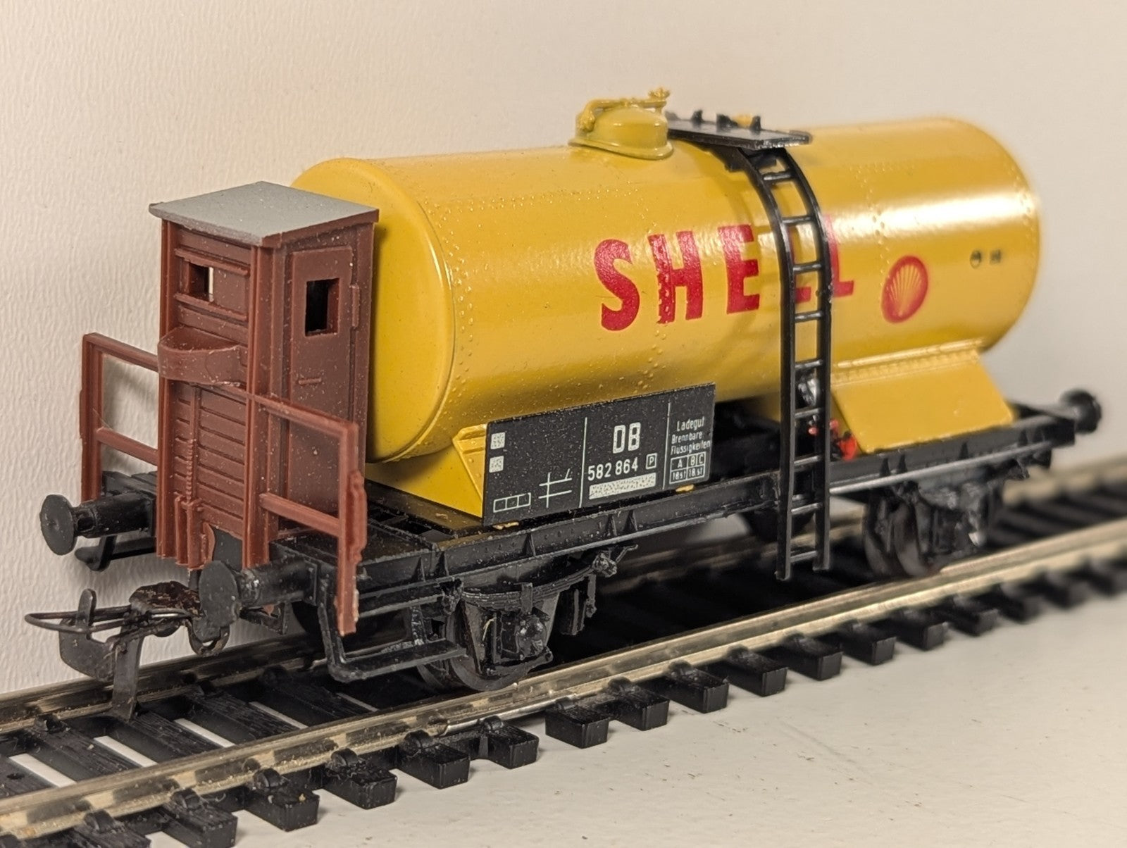Schicht HO Gauge Shell Oil Tanker Wagon