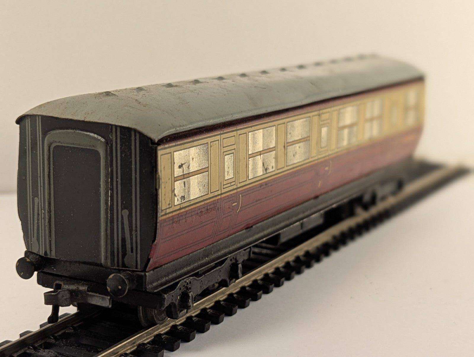 Hornby Dublo D12 BR Crimson and Cream Corridor Coach E42759E