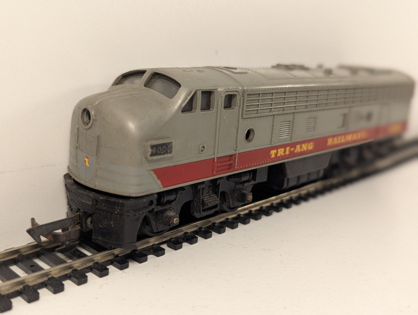 Tri-ang HO Gauge R57 Transcontinental B-B Diesel Dummy Locomotive