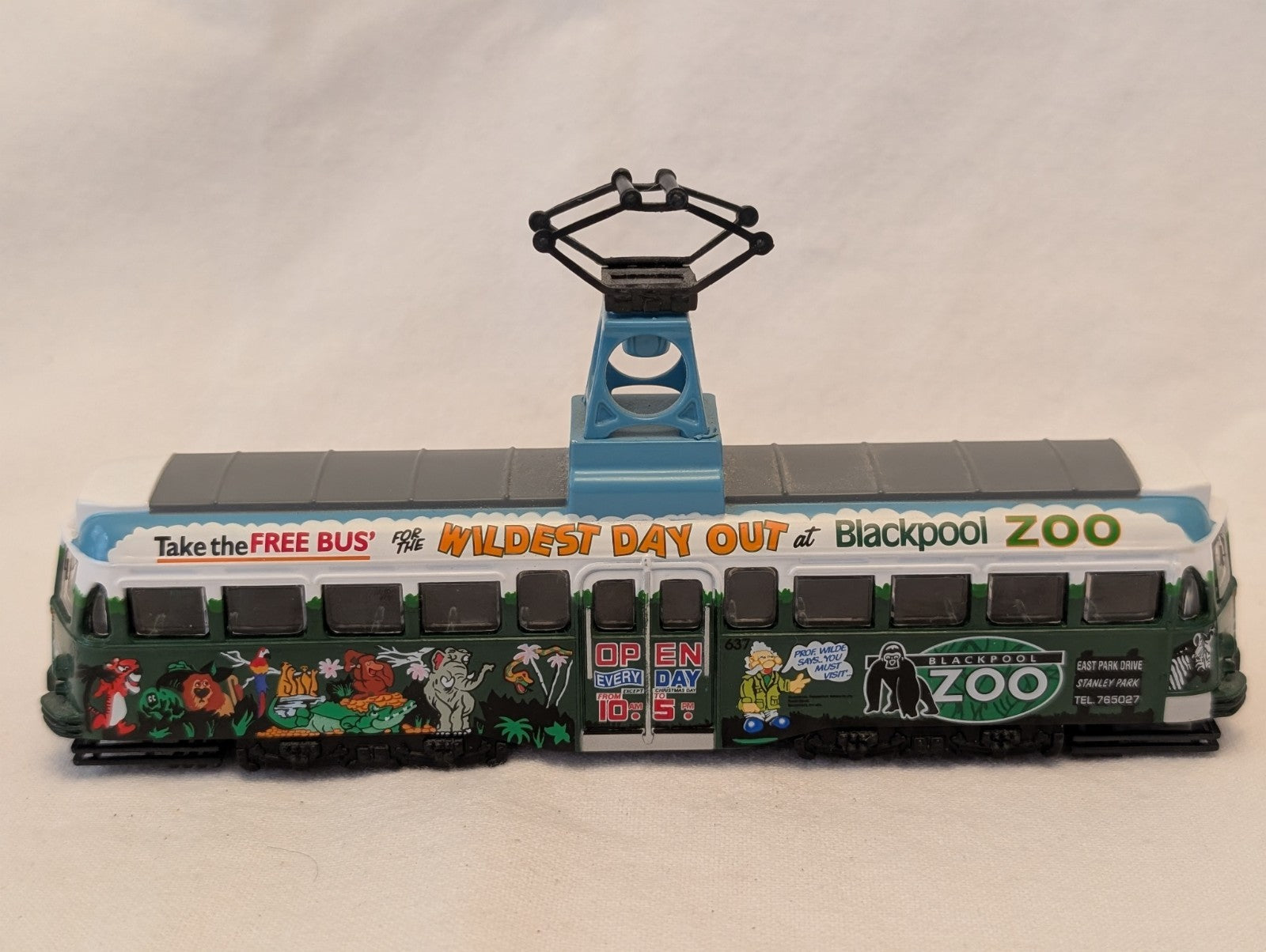 Corgi 1:76 Scale Blackpool Brush Railcoach Tram 637 Blackpool Zoo