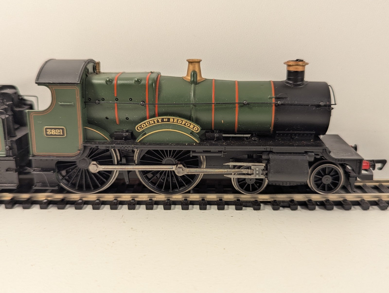 Hornby R3061 OO Gauge GWR County Of Bedford Loco – Wheel Wobble