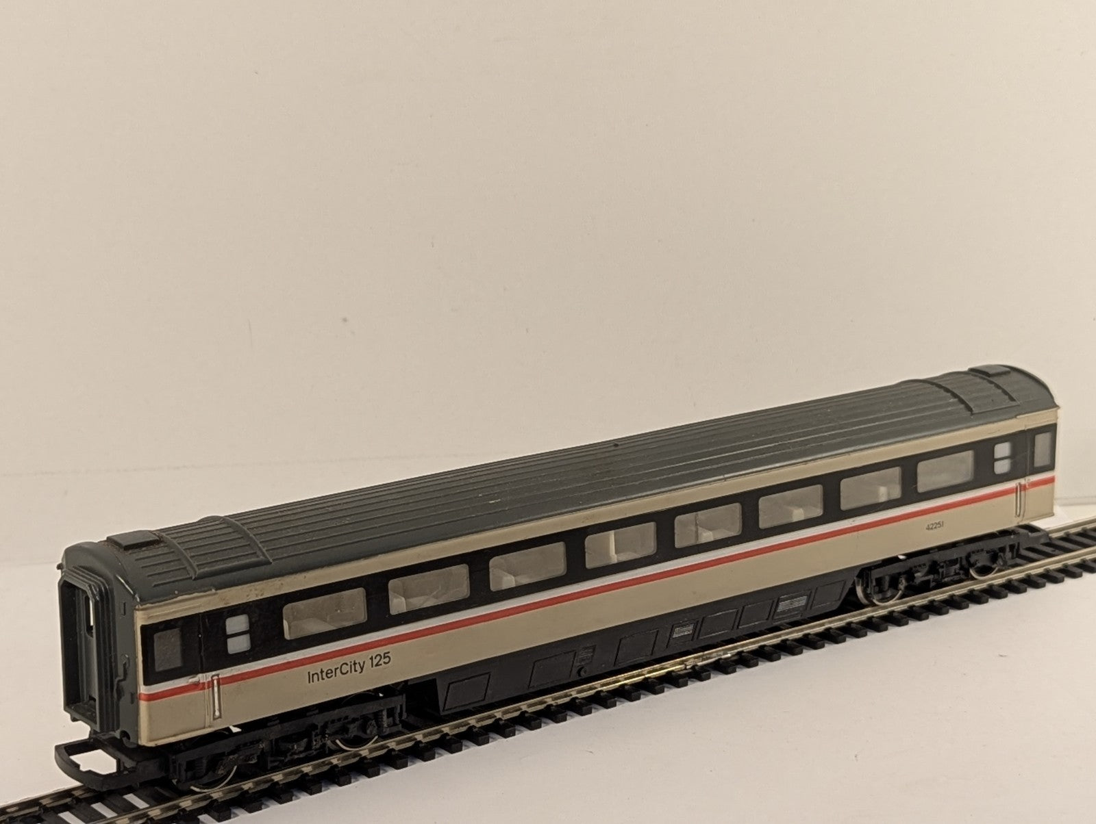 Hornby OO Gauge BR Mk3 Tourist Second Open (TSO) Coach Passenger Coach 42251