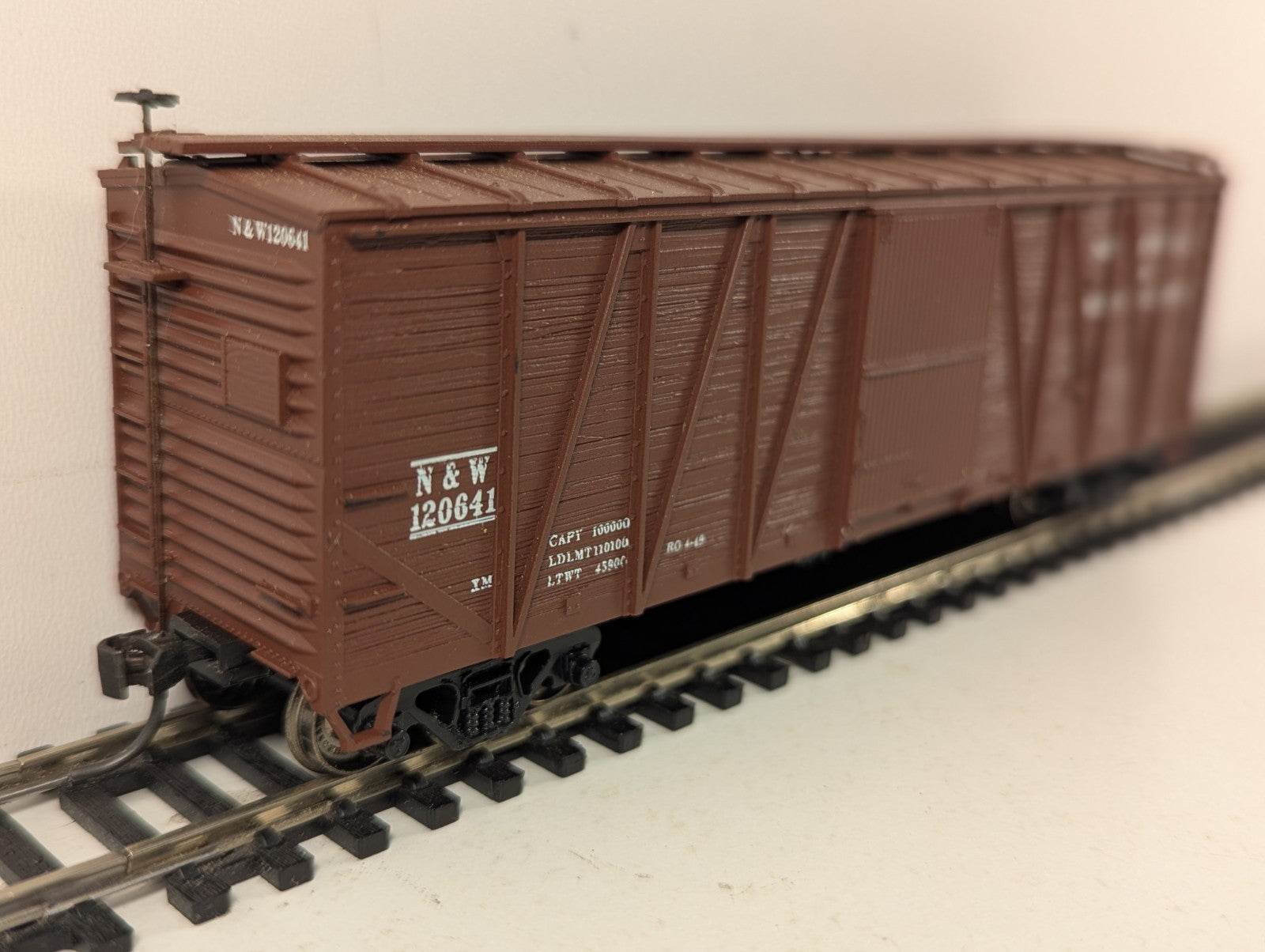 Roundhouse HO Gauge Outside Braced Wooden Boxcar 120641 Norfolk & Western