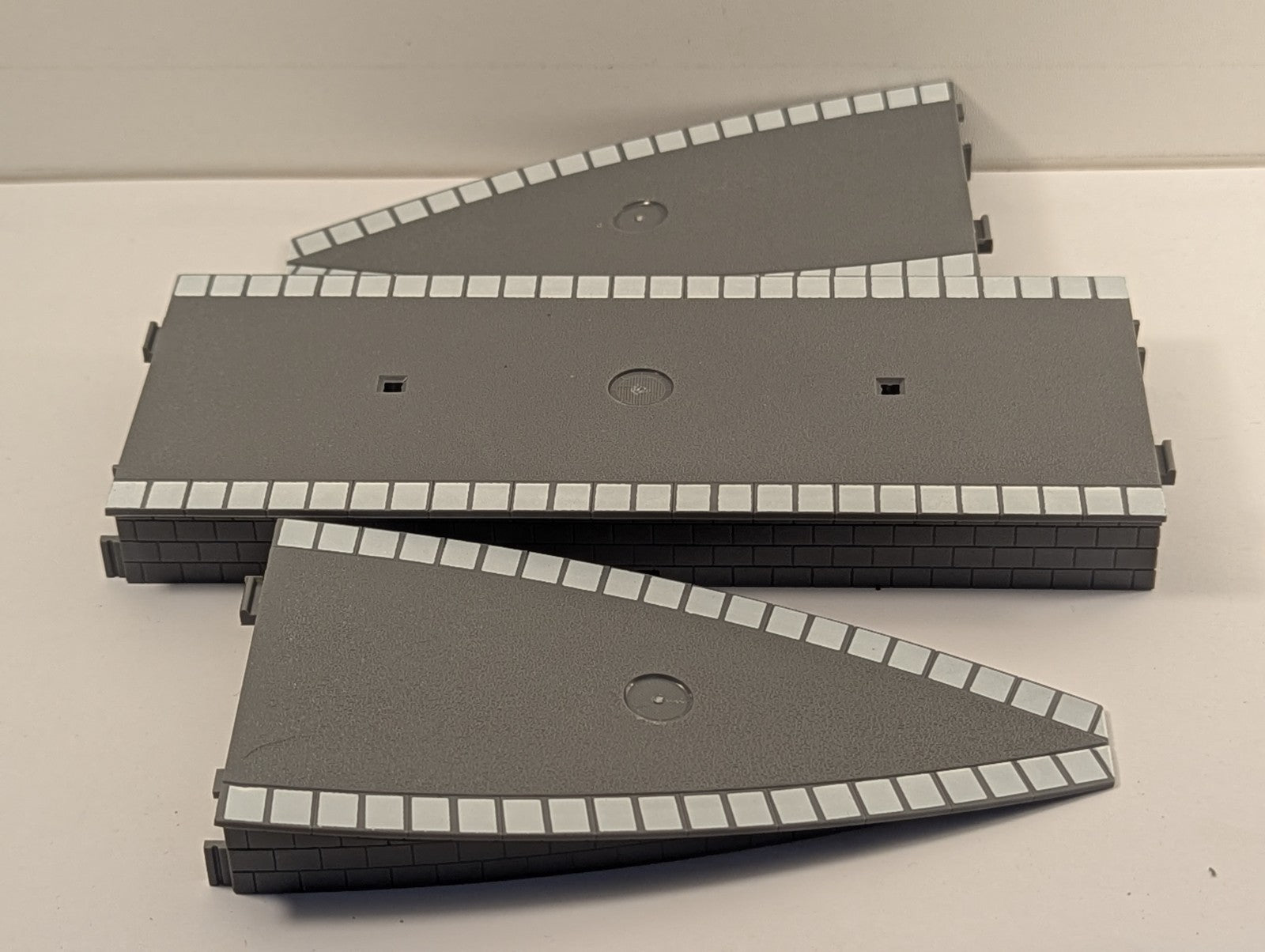 Hornby OO Gauge Station Platform Sections 1 Straight 2 Ramps