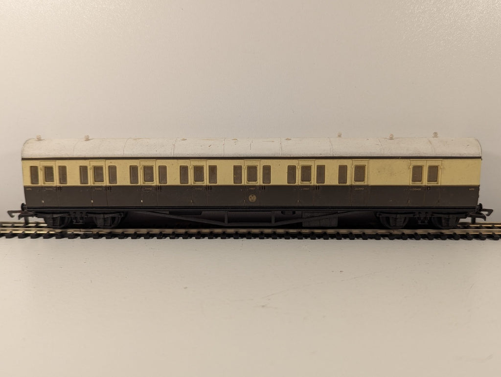 Mainline OO Gauge GWR Brake Third Coach Chocolate & Cream