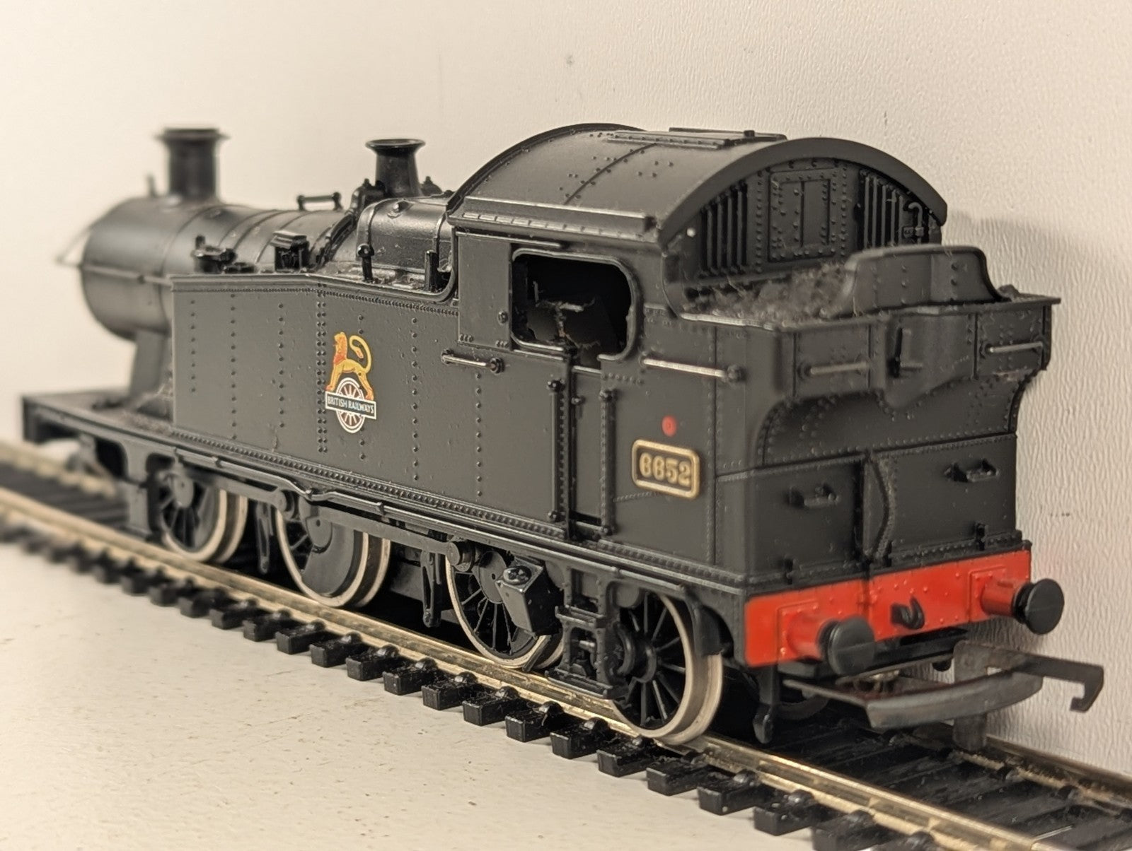 Mainline OO Gauge Class 6600 0-6-2T Steam Locomotive 6652 BR Black