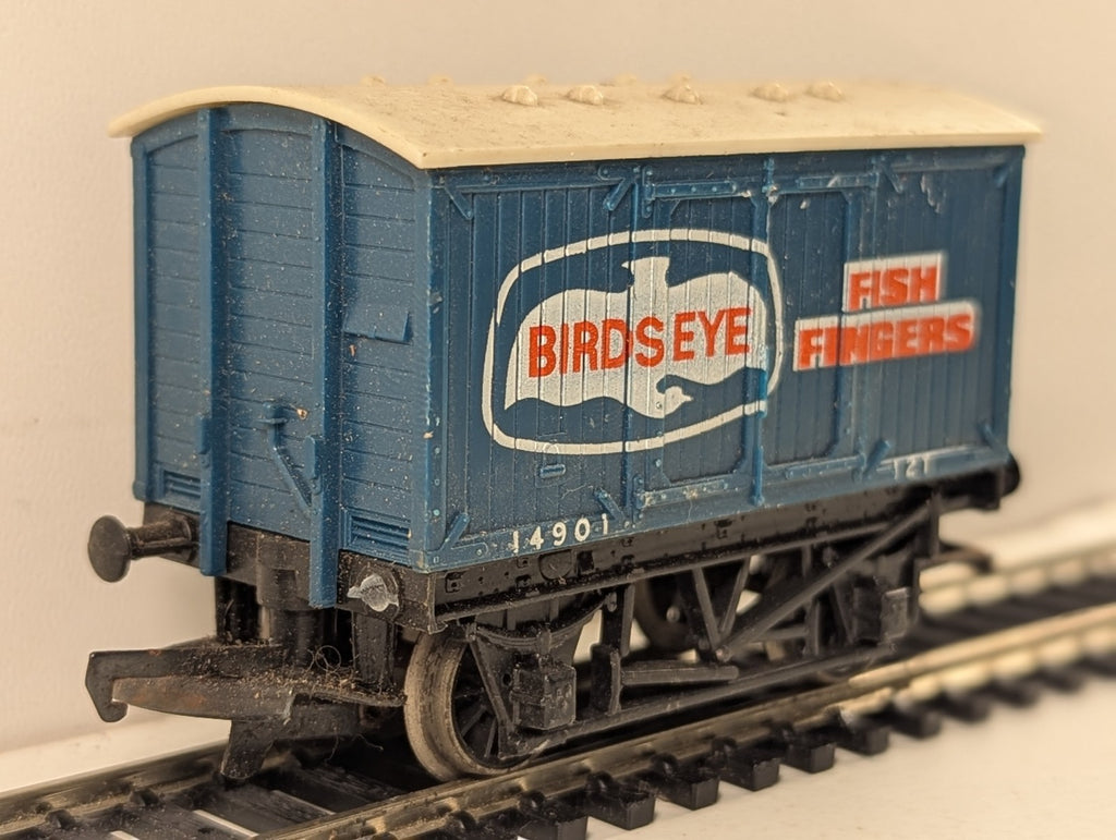 Hornby OO Gauge Birds Eye Fish Fingers Van Box Van 14901 Birds Eye
