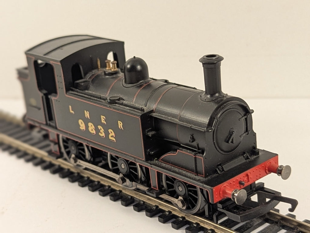 Hornby R2325 LNER Class J83 0-6-0T No.9832 OO Gauge - Boxed - Needs Attention