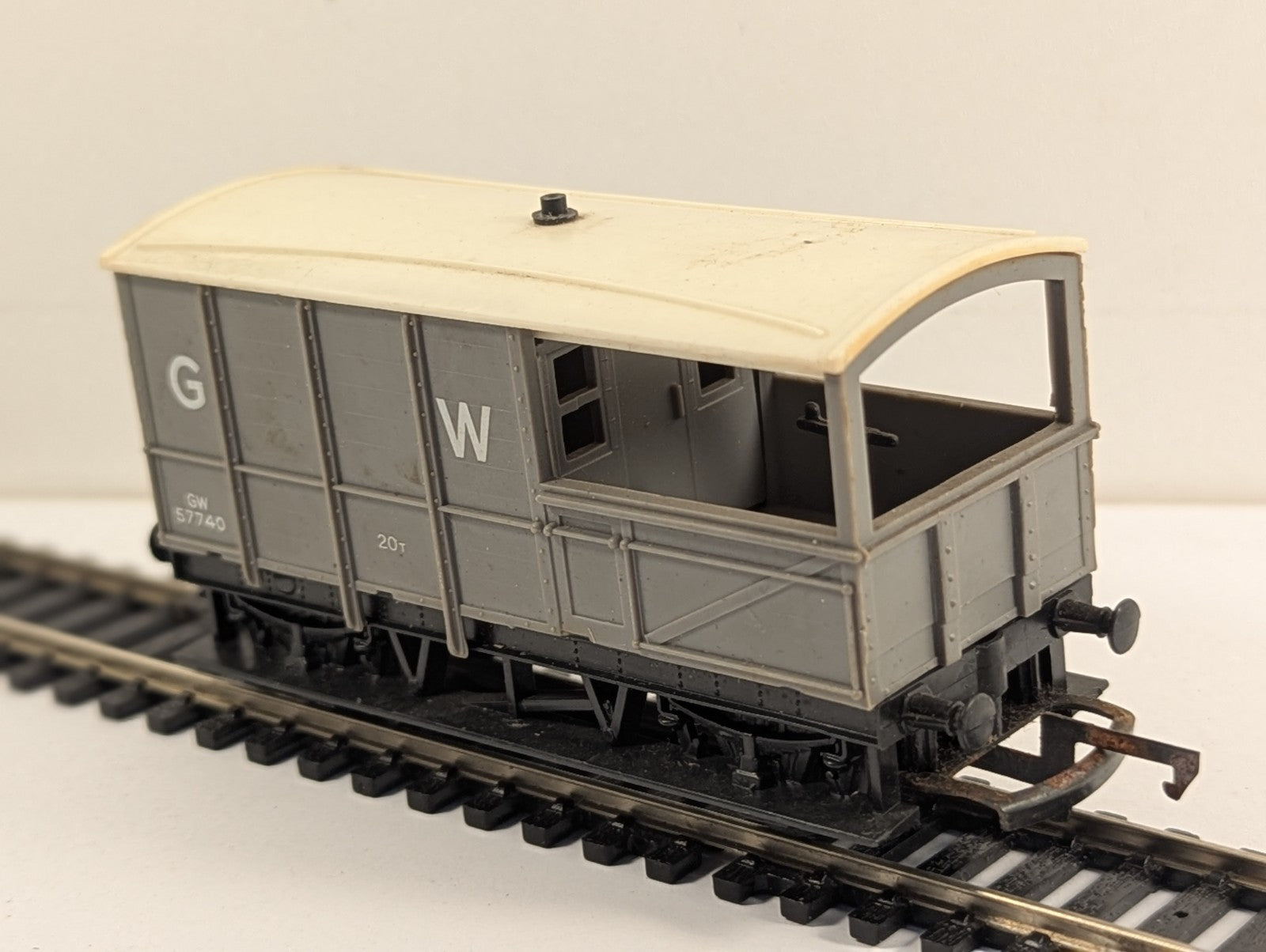 Tri-ang R16 OO Gauge GWR 20t Toad Brake Van 57740