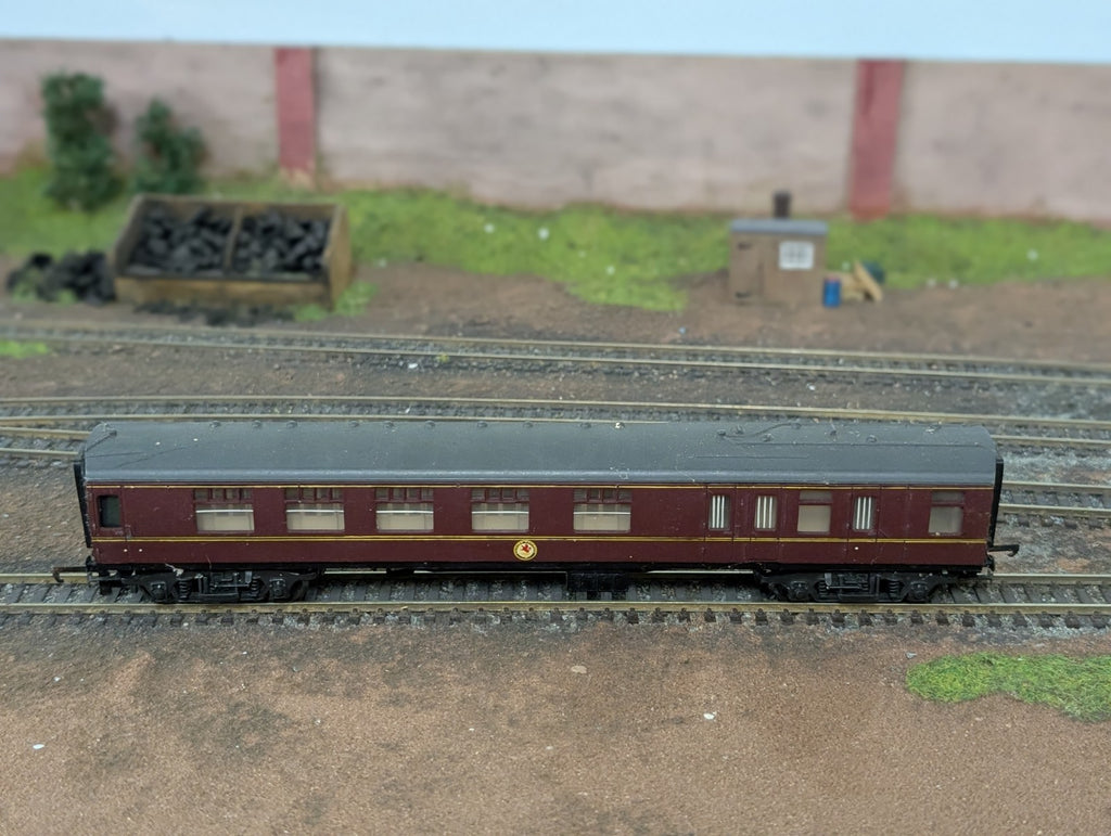 Trix LMS Coach In BR Maroon OO Gauge
