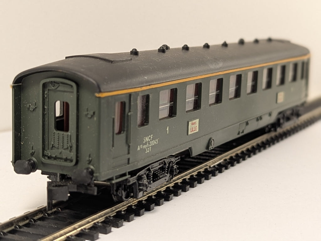 Hornby-Acho HO Gauge French SNCF Green Passenger Coach
