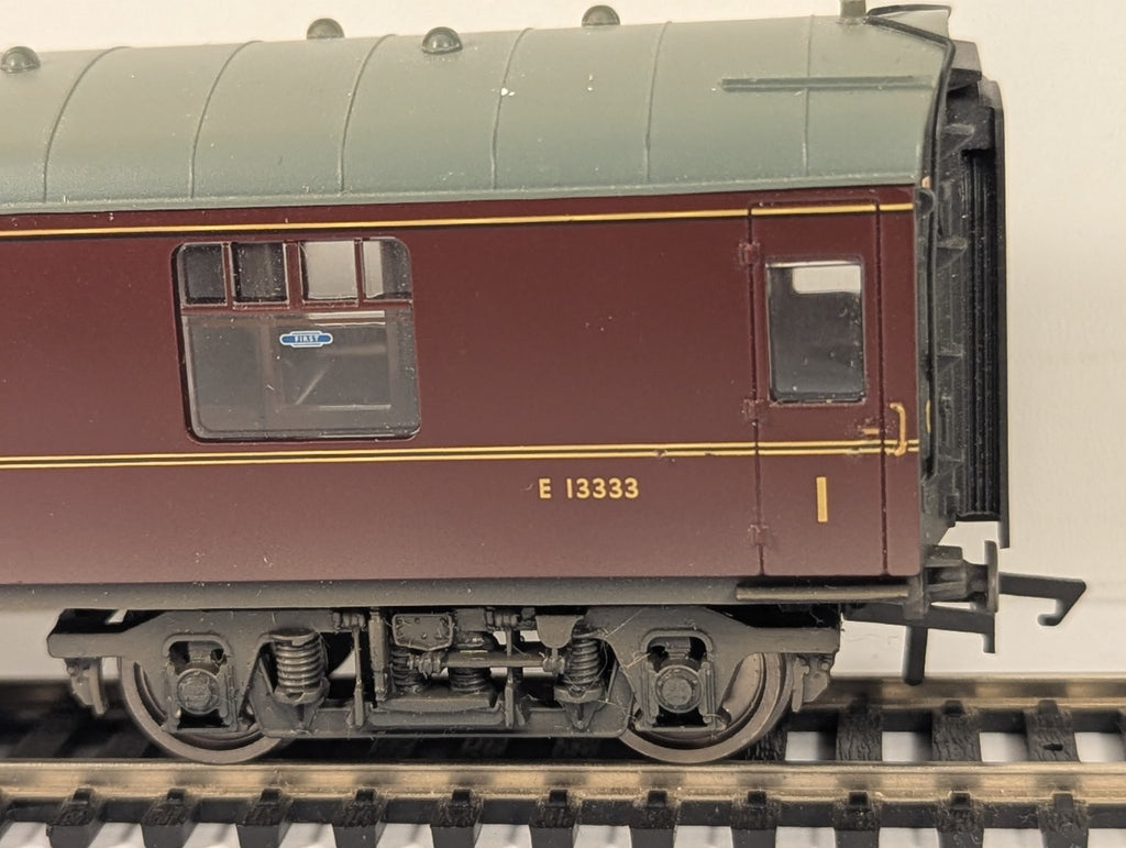 Bachmann 39-051B OO Gauge BR Mk1 FK Corridor First Coach BR Maroon E13333