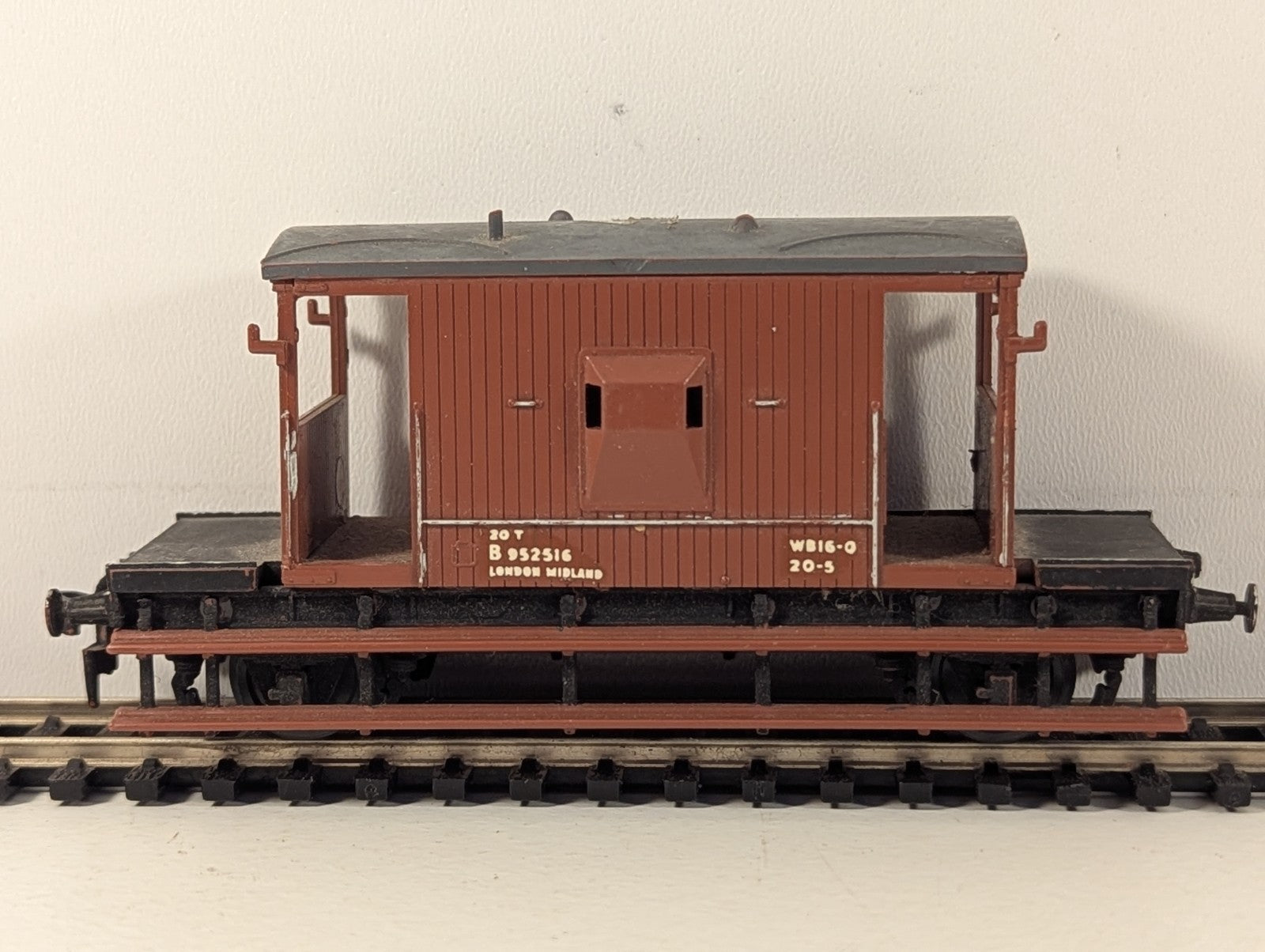 Hornby Dublo BR 20 Ton Brake Van OO Gauge - Missing Buffer Heads & Coupling