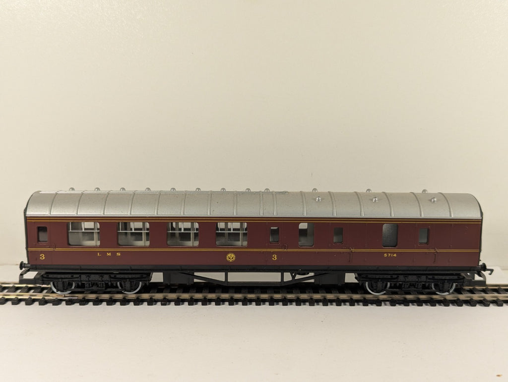 Hornby R474 OO Gauge LMS Crimson Lake Brake Coach Boxed