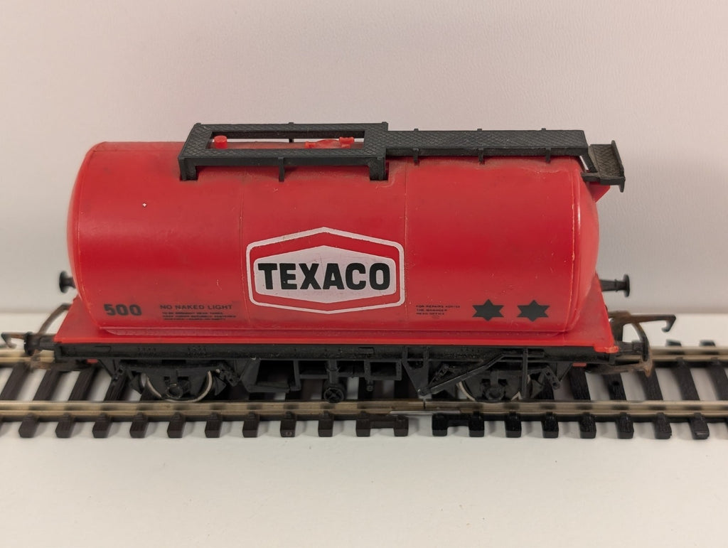 Hornby R184 OO Gauge Texaco Tank Wagon – Red Livery