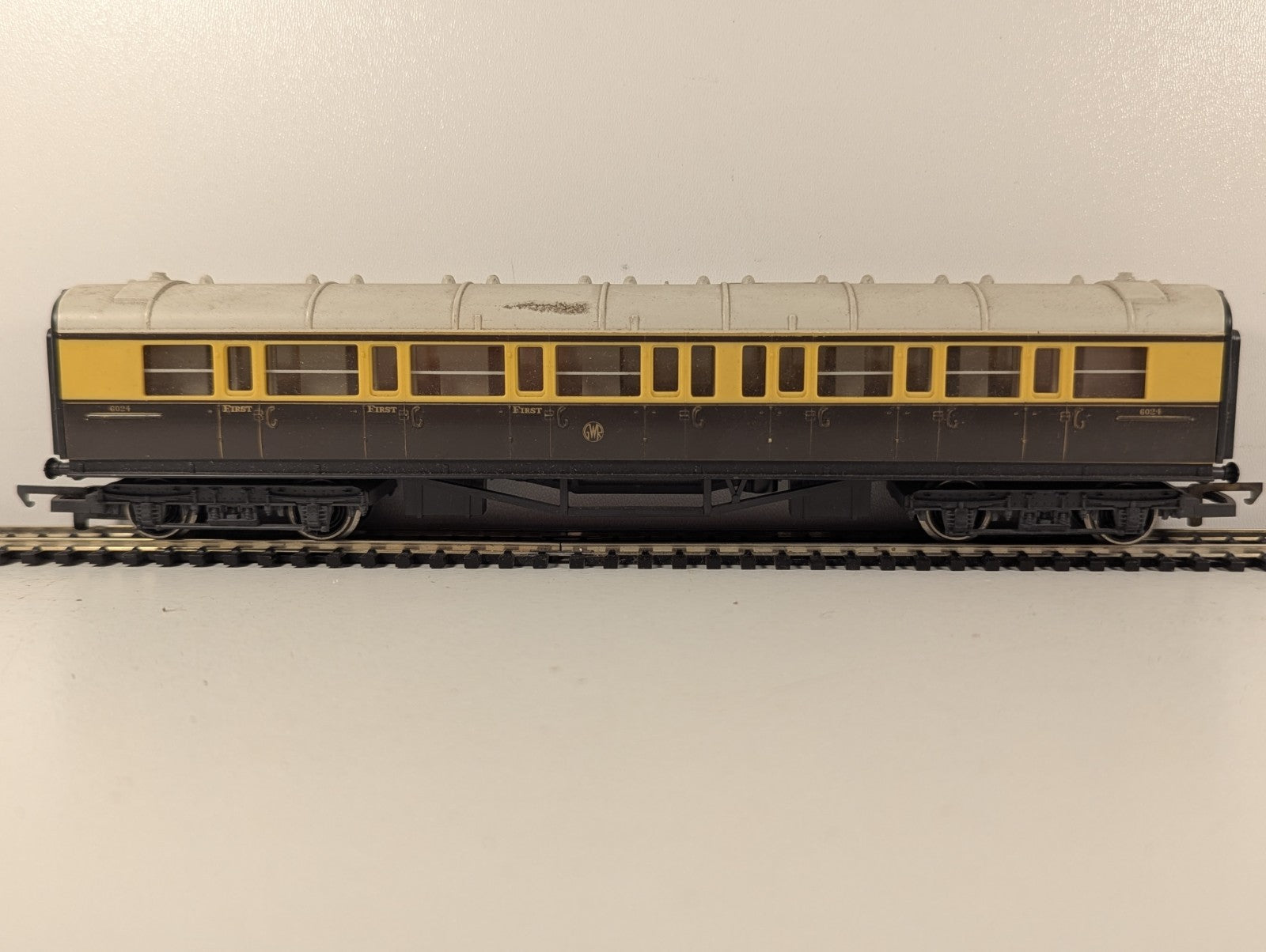 Hornby OO Gauge GWR Collett Composite Coach Passenger Coach 6024