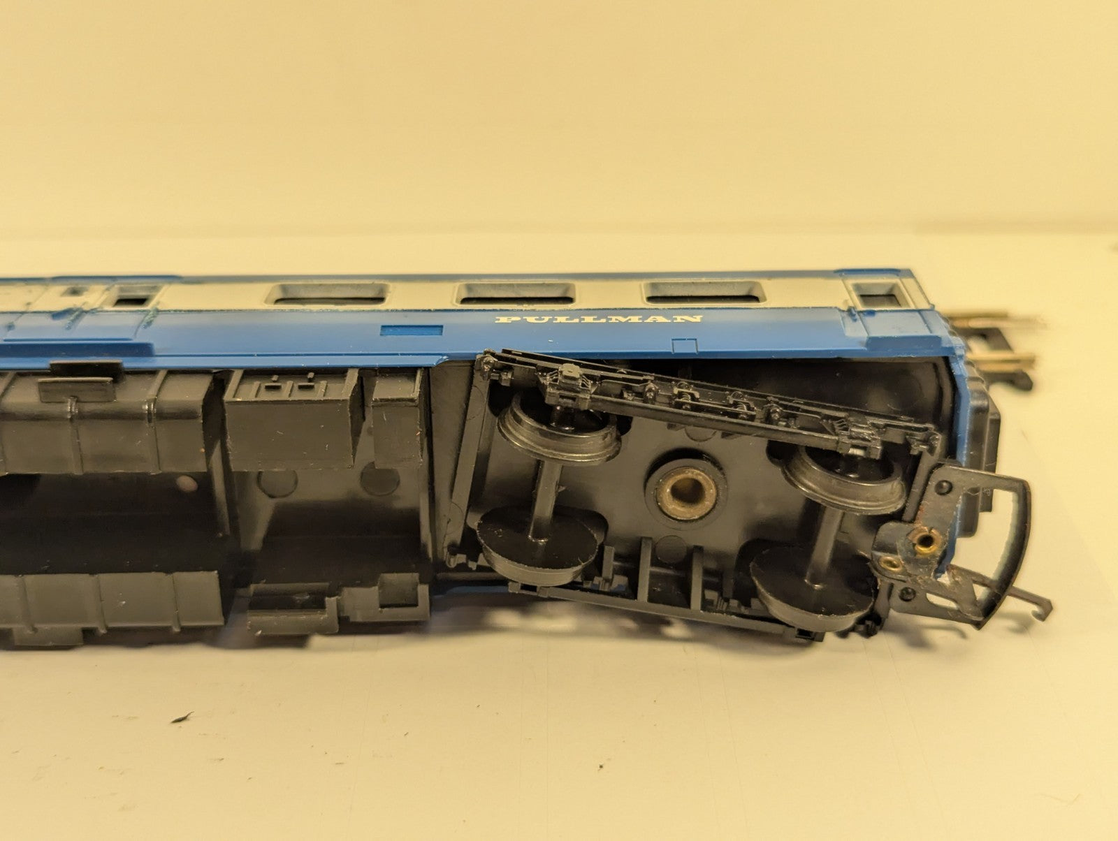 Tri-angHornby R555 OOGauge BR Blue Pullman Class 251 DMU Power Car - non runner