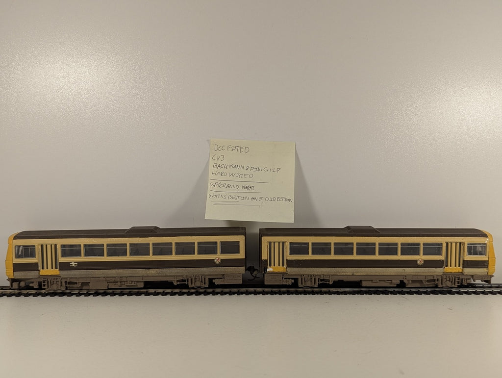 Hornby OO Gauge Class 142 'Pacer' Twin Railbus Diesel Multiple Unit 142050