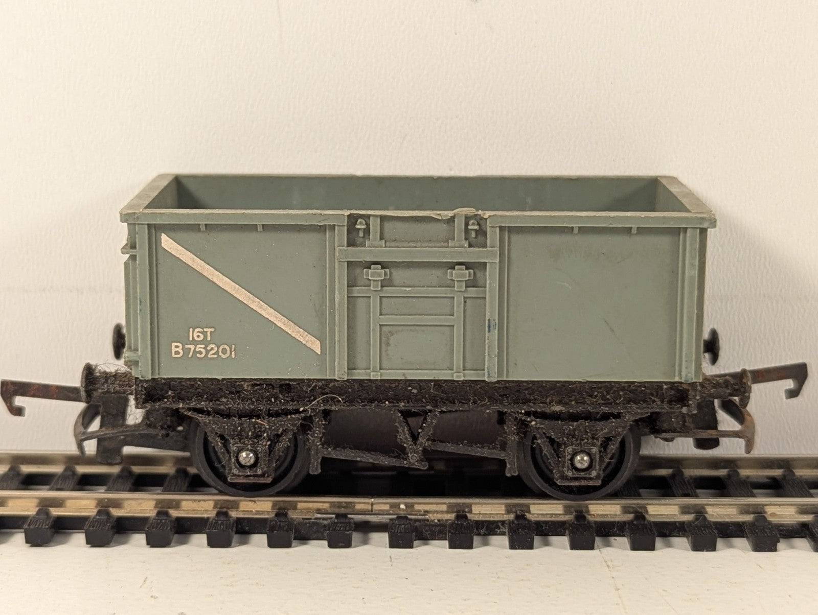 Tri-ang OO Gauge 16-Ton Mineral Wagon Open Wagon B75201 BR Grey R.12