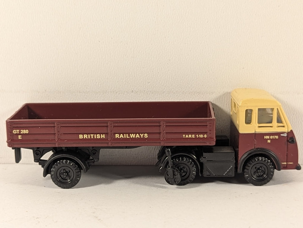 Classix OO Gauge Scammell Scarab with Dropside Trailer Die-cast Model Vehicle