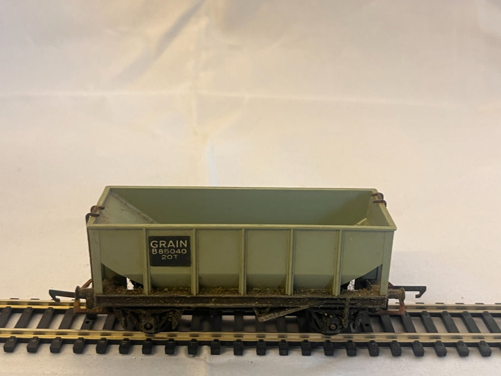 Tri-ang Hornby OO Gauge R215 Bulk Grain Wagon