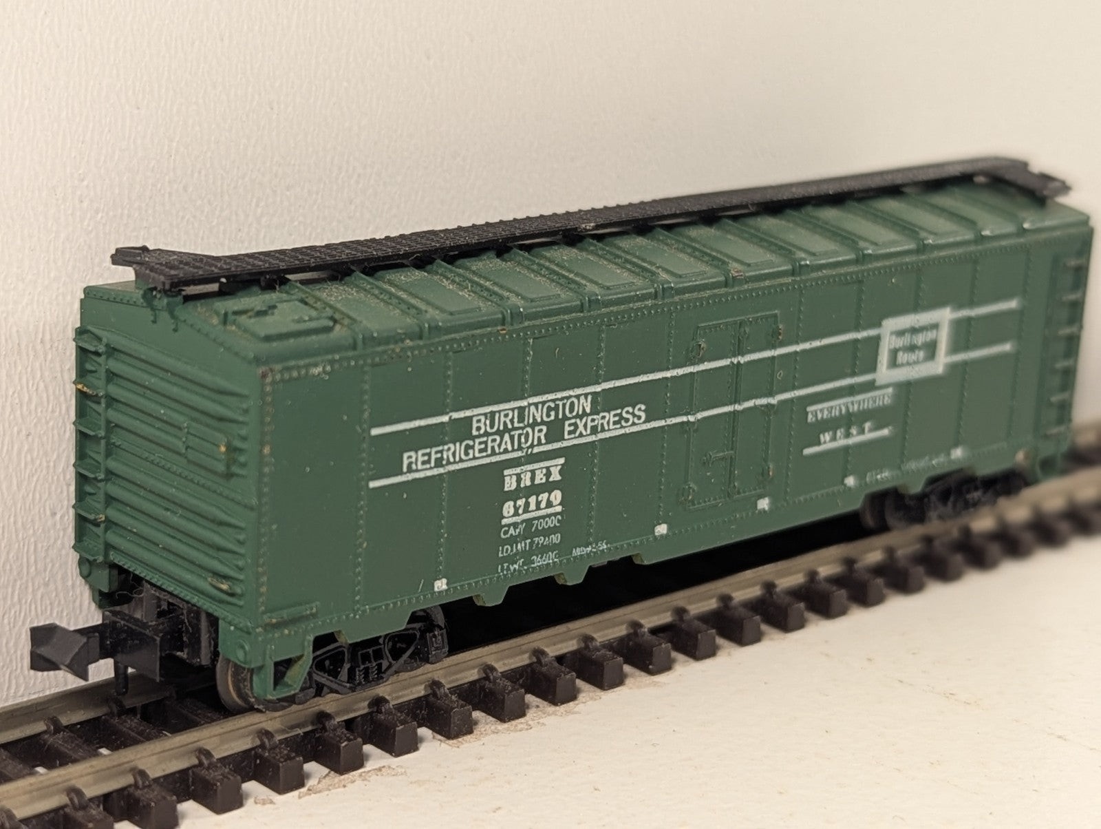 Minitrix 3248 N Gauge Burlington Refrigerator Express Boxcar - Boxed