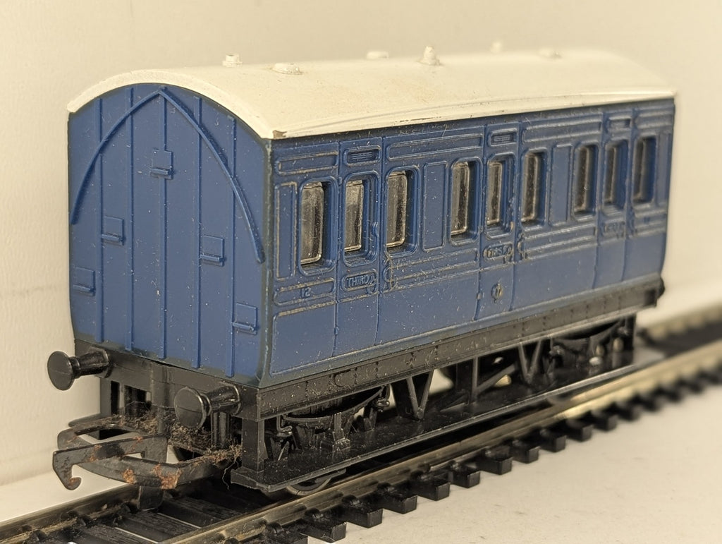 Hornby OO Gauge 4-Wheel Composite Coach Passenger Coach 12 Blue