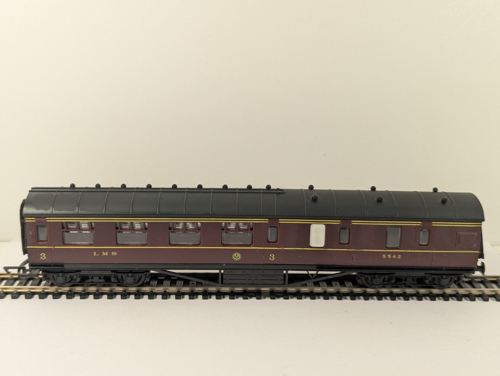 Airfix 54204-7 OO Gauge LMS 57ft Brake 3rd Corridor Coach Boxed