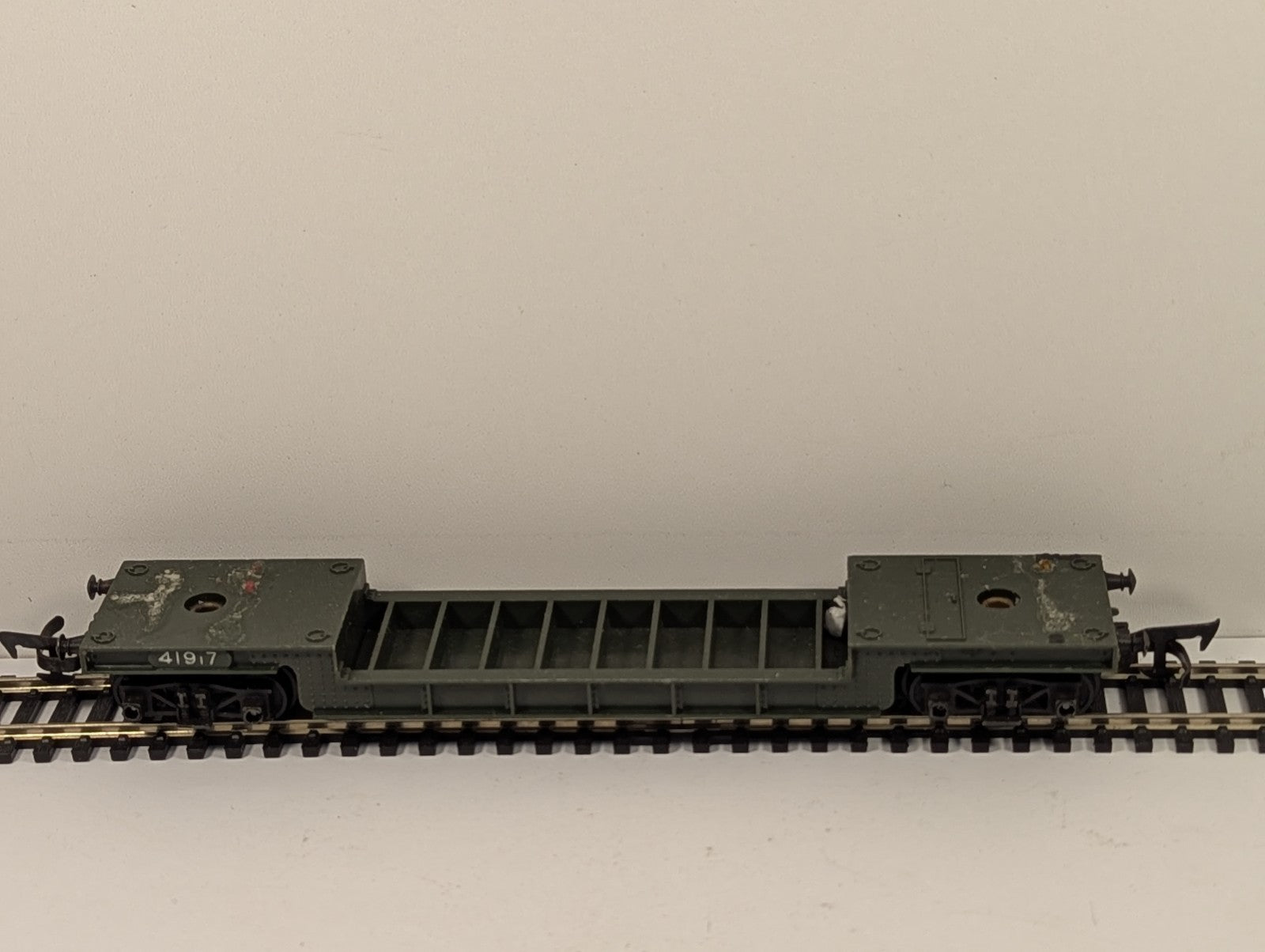 Tri-ang OO Gauge Bogie Well Wagon 41917
