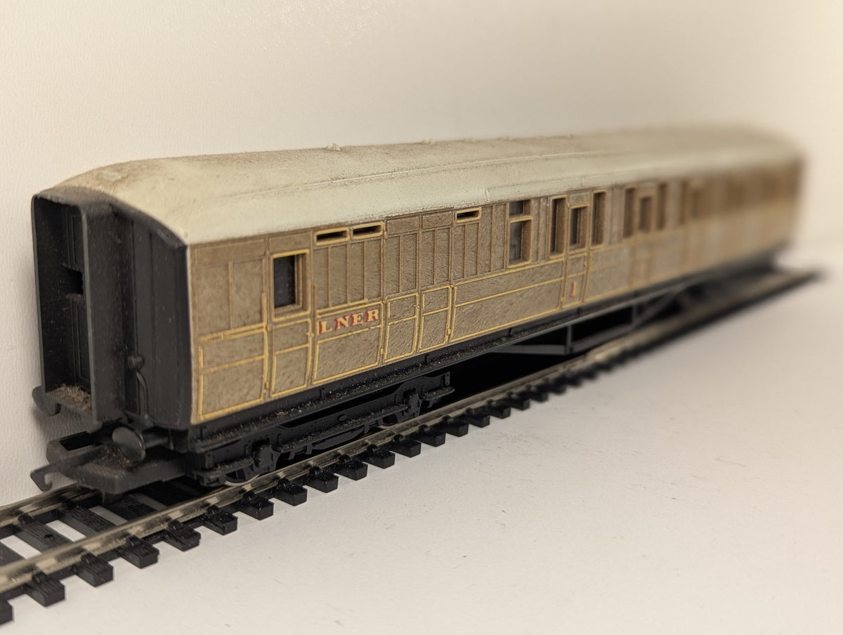 Hornby OO Gauge LNER Composite Coach Passenger Coach 4237 LNER Teak R433