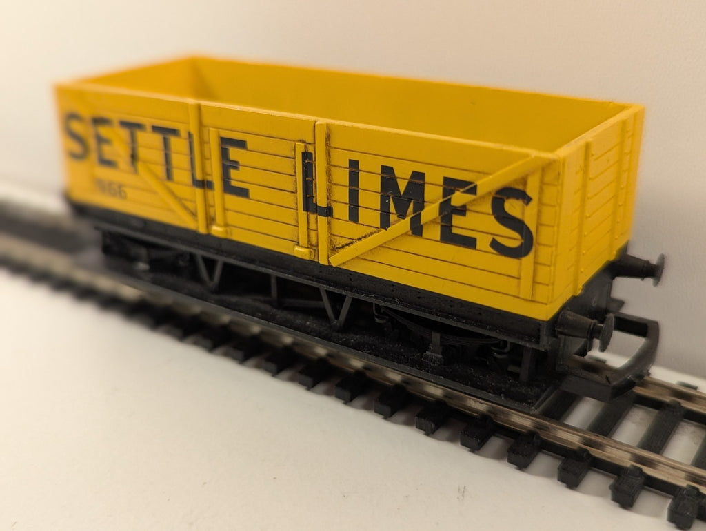 Hornby OO Gauge Settle Limes Open Plank Wagon 966
