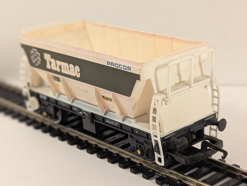 Hornby R013 OO Gauge PGA Tarmac Hopper Wagon