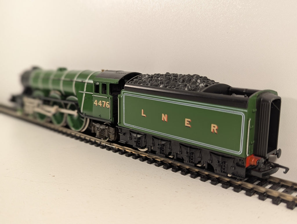Hornby R042 LNER Class A1 4-6-2 “Royal Lancer” LNER Green