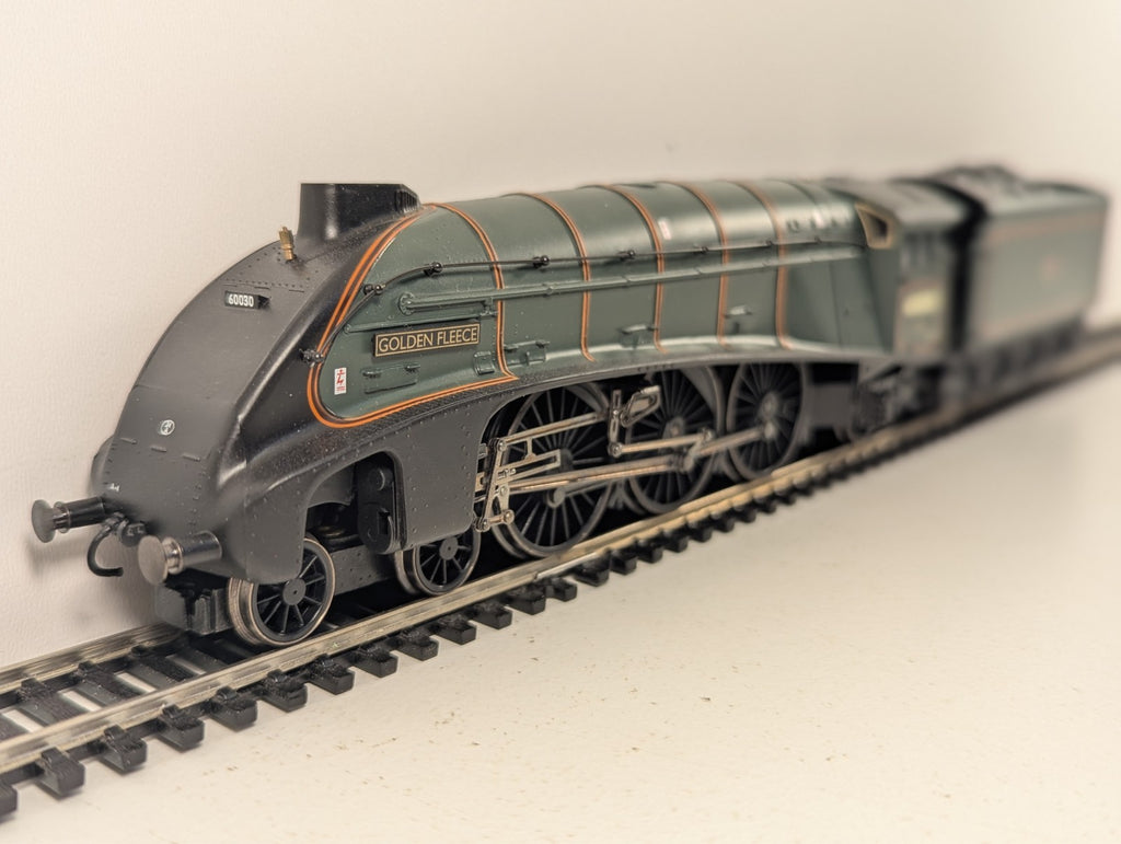 Hornby R2101 British Railways Class A4 4-6-2 "Golden Fleece" Steam Locomotive