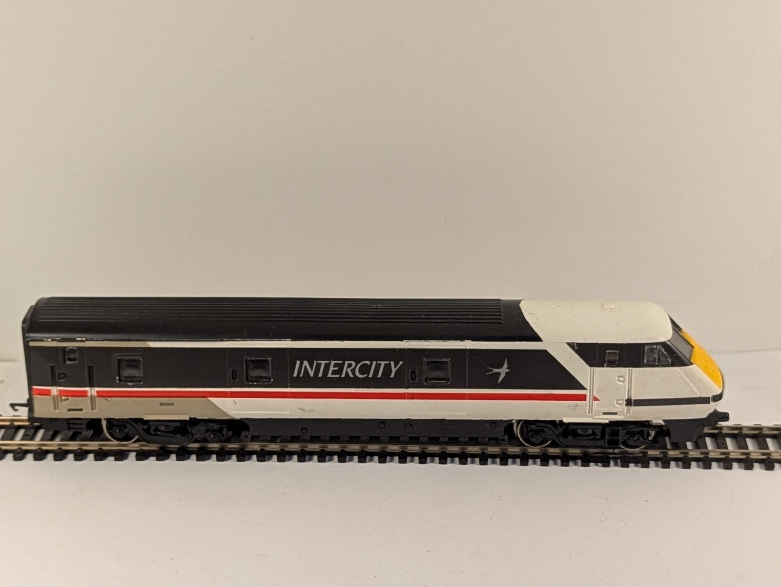 Hornby OO Gauge BR Mk4 DVT Intercity Swallow Dummy Unit Missing Buffers